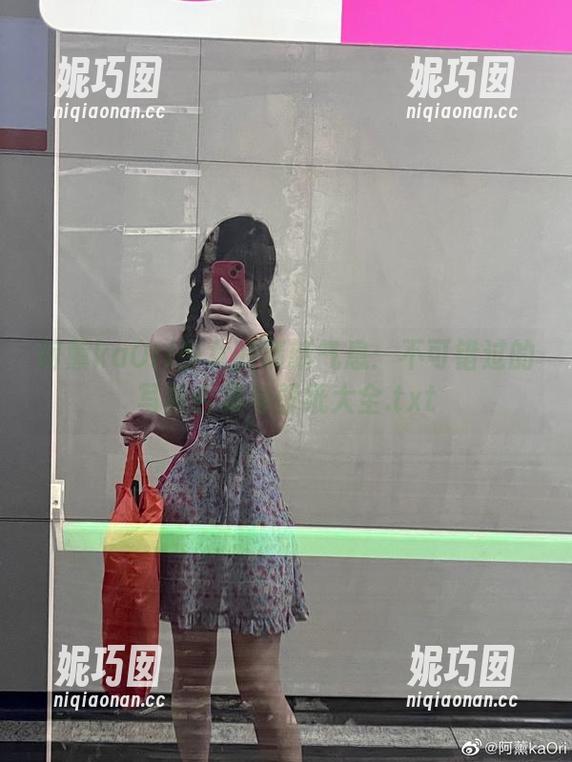 阿薰kaOri少女的清新气息：不可错过的写真合集与壁纸大全.txt
