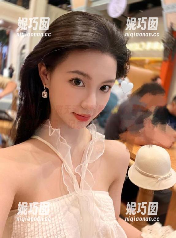 微密圈 - 一览无遗，雅雅的气质呀的私房透明图集，记录她的每一瞬间.txt