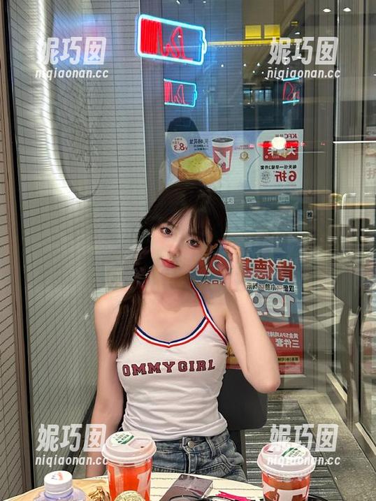 青豆客 - Milk楚楚蕾丝浪漫写真合集：精致图包记录她的每一个动人瞬间.txt