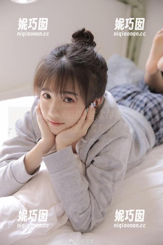 青豆客 - 妮小妖的裸足全套图集，让你体会到阳光吻过的温柔触感！.txt