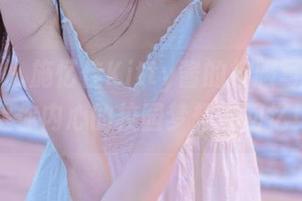 青豆客 – 施忆佳Kitty酱的校服写真更新，唤醒你内心的校园梦想与回忆！.txt