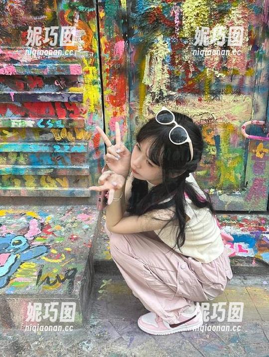 青豆客 - 引领风潮的朱赢Molly体操服作品集：免费下载她的精彩写真，成就你的美好瞬间！.txt