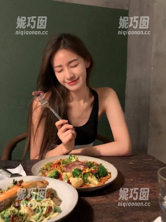 青豆客 - 黄歆苑chobits网袜全集大揭秘：你绝不能错过她的精彩作品.txt