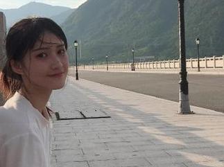 随着韩国孙乐乐女友在线图集，体验她别样的风情与动人的情感故事！.txt