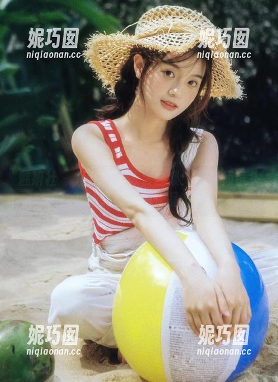 魅妍社 - 九儿精致泳装合集：摄影师镜头下的夏日风情作品.txt
