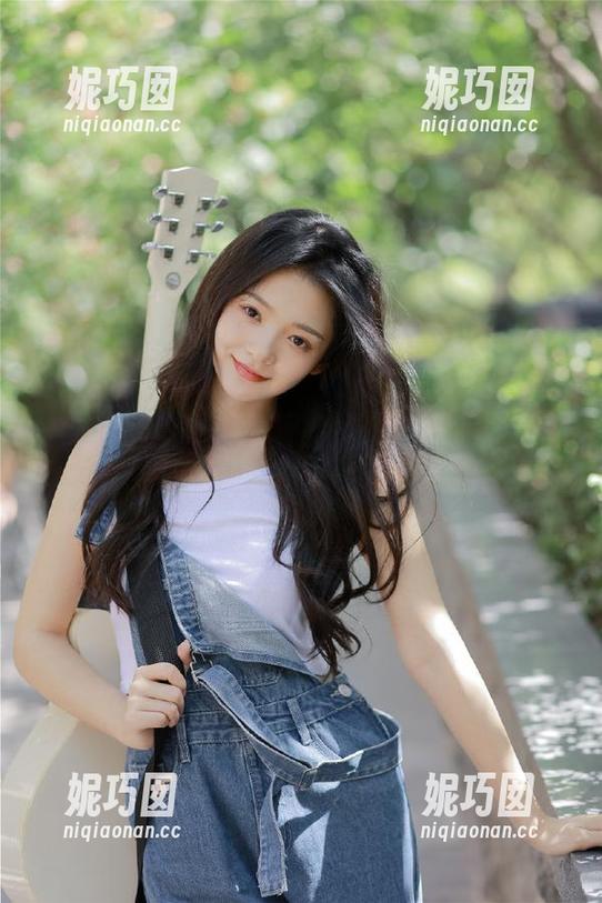 魅妍社 - 小狐狸Kathryn与她的美足写真分享，探索细腻与性感的完美结合.txt
