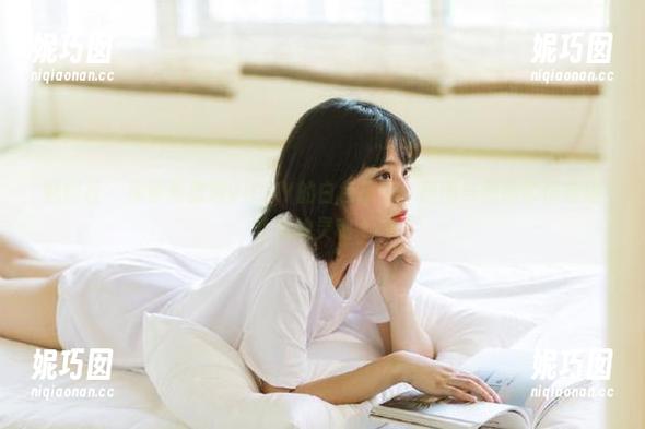 魅妍社 - 探索陈雅漫VICKY的白色摄影：原图与图册带你走进艺术的灵魂.txt