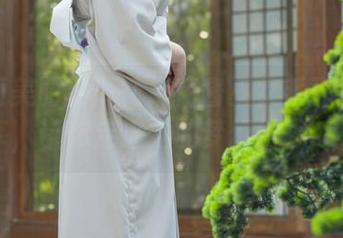 细腻而美丽的麻花麻花酱巫女系列原图分享，带你走进她的梦幻世界.txt