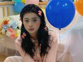 微密圈 – 当黎允熙遇上红色，分享一组套图，只为让你知道我也可以如此大胆！.txt