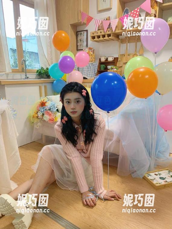 微密圈 - 当黎允熙遇上红色，分享一组套图，只为让你知道我也可以如此大胆！.txt