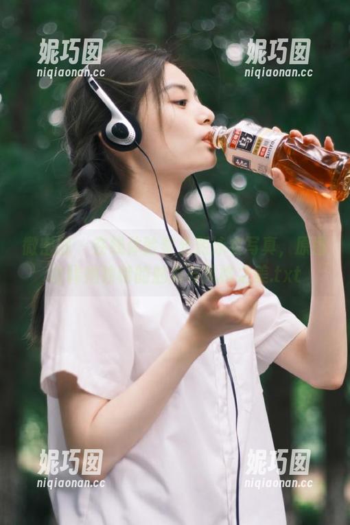 微密圈 - 在线体验黎允熙泳衣写真，原图诠释她独特的魅力与风格之美.txt