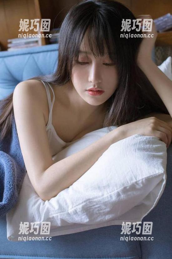 黑猫猫ovo发布最新黑丝图集，挑战视觉极限，带你体验前所未有的艺术之旅！.txt
